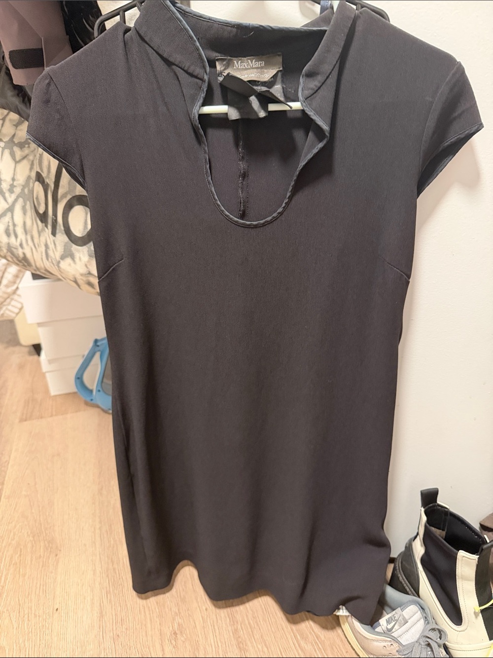 MaxMara Black Cap-Sleeve Keyhole Neck Tee